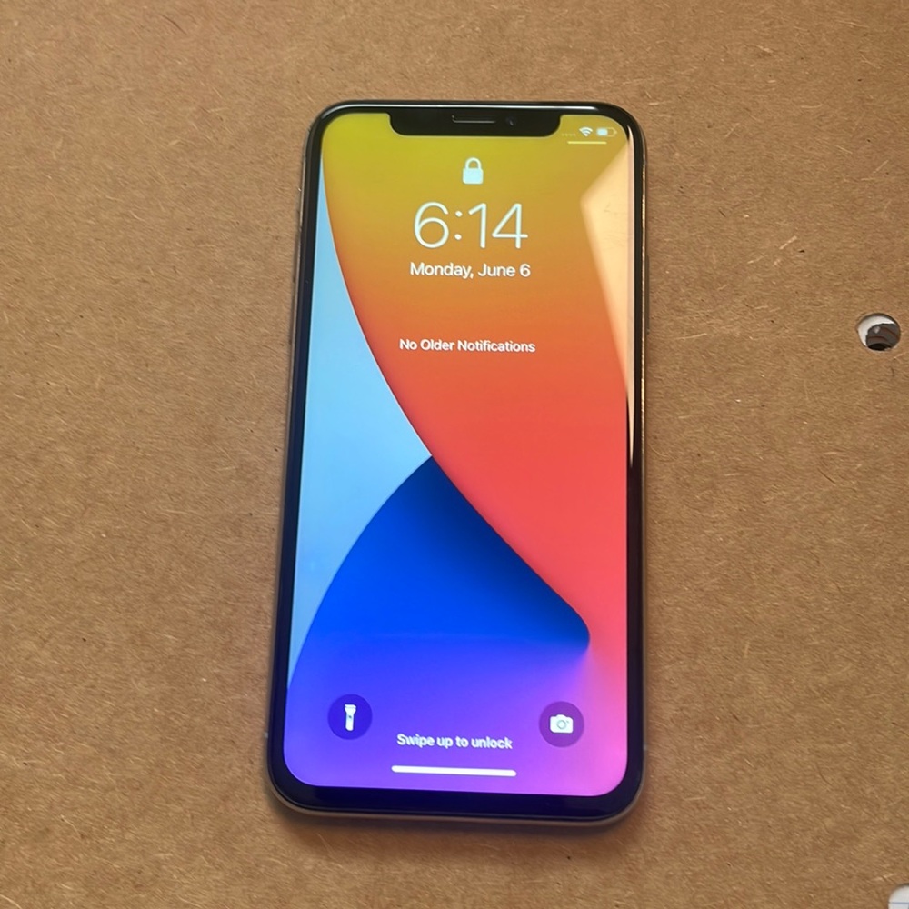 iPhone X 64 GB UNLOCKED